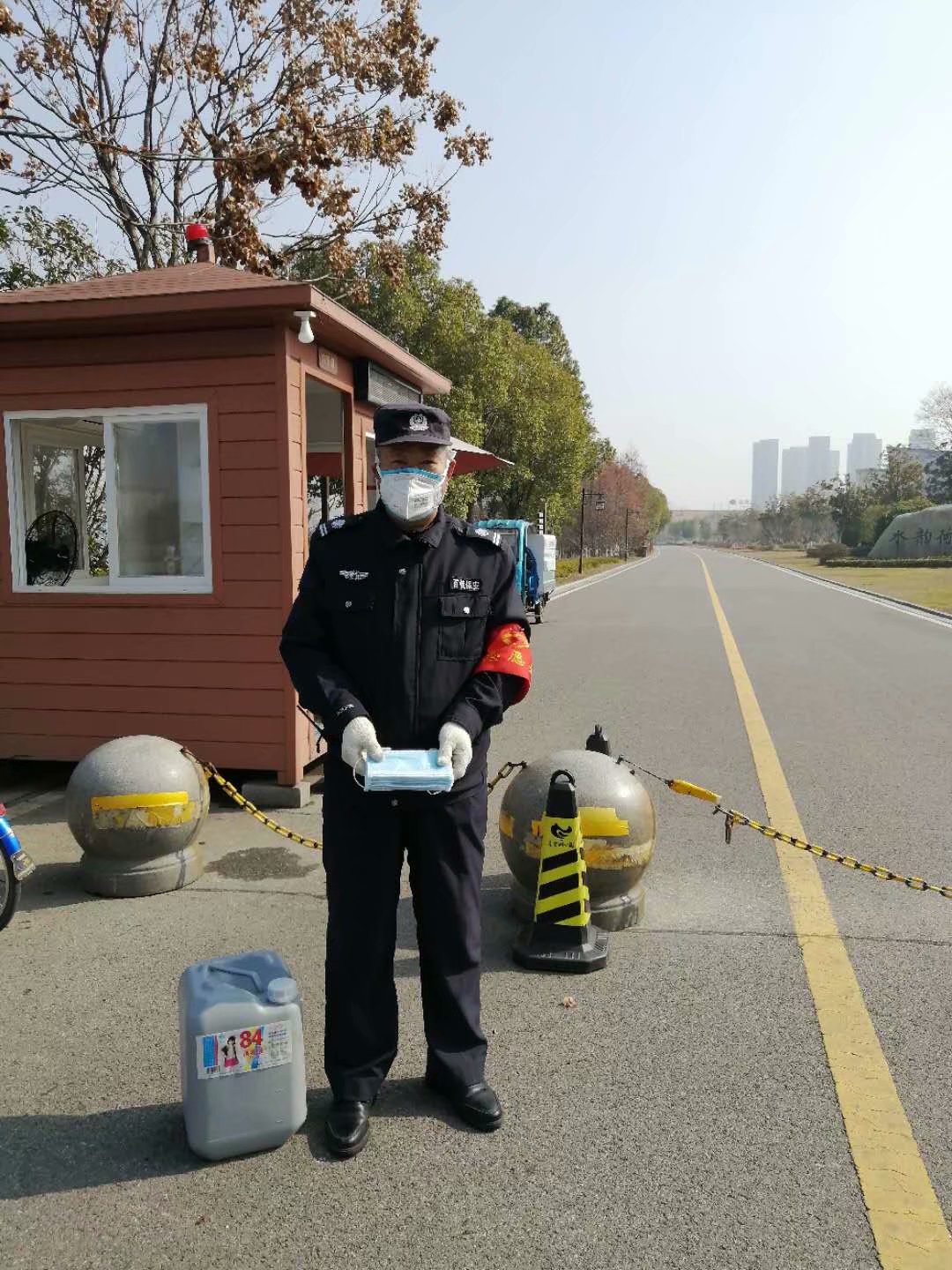 遺愛(ài)湖風(fēng)景區項目部保安人員在疫情期間，堅守在各自崗位，保障景區秩序